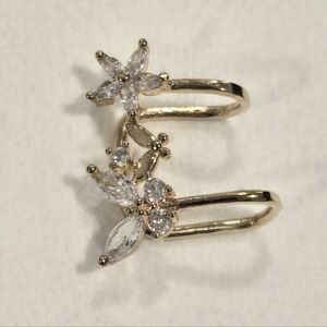 Gorgeous 2-Tiered Gold Toned Earcuff With Crystals